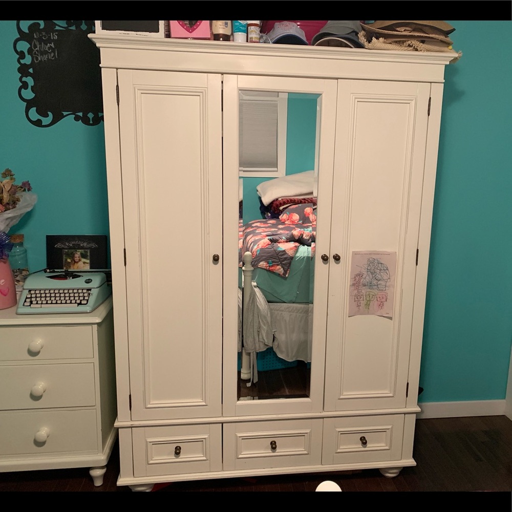 P Armoire and Chest
